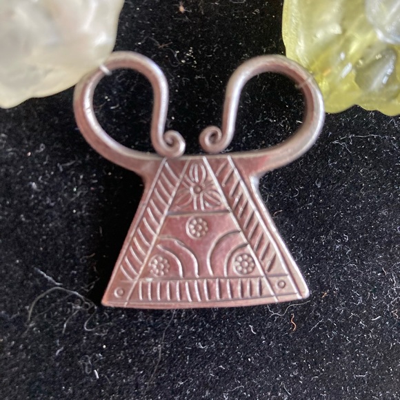 Resin Bead and silver plated beads and Himalayan pendant. 18” - Picture 10 of 11